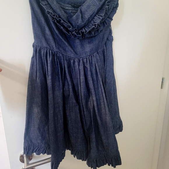 Gorgeous denim dress - Picture 1 of 4